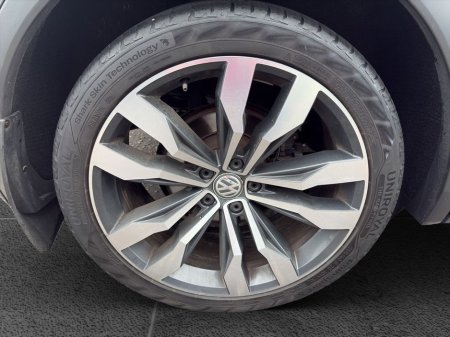 2019 Volkswagen Tiguan "Sporty style, all-weather grip — the SUV that’s as ready for life as you are" €30,888 thumbnail