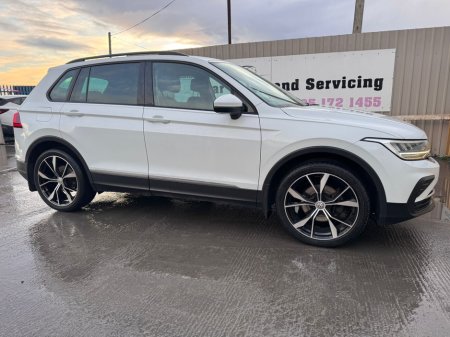 2021 Volkswagen Tiguan LIFE 2.0 TDI MANUAL 6SPEED FWD 122BHP 5 5DR €26,800 thumbnail