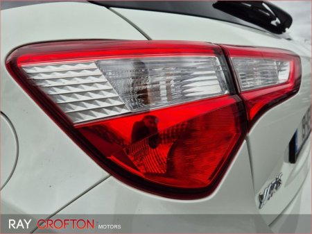 2019 Toyota Yaris - thumbnail 15