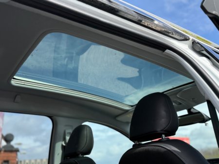 2016 Peugeot 2008 - thumbnail 24