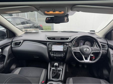 2018 Nissan Qashqai 1.5 SV SP 18 4DR sunroof €12,950 thumbnail