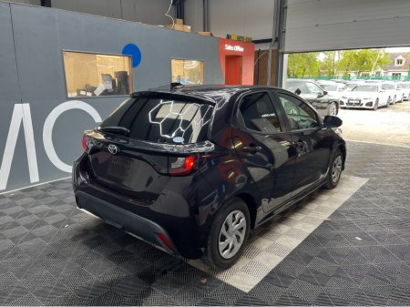 2020 Toyota Yaris - thumbnail 2