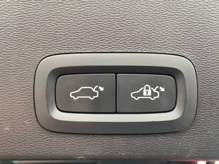 2022 Volvo XC40 - thumbnail 17