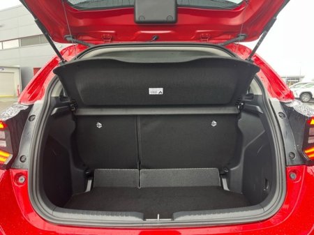 2024 Toyota Yaris YARIS HYBRID LUNA SPORT €25,950 thumbnail