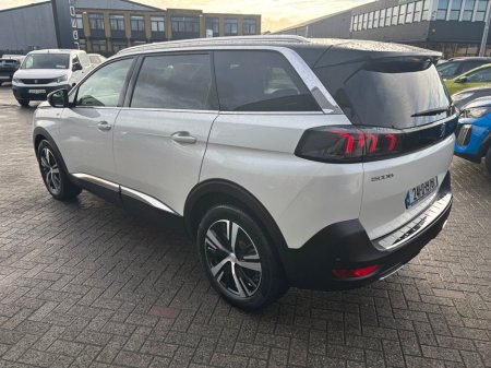 2024 Peugeot 5008 1.2 Hybrid 136bhp E-DCS6 GT €40,950 thumbnail