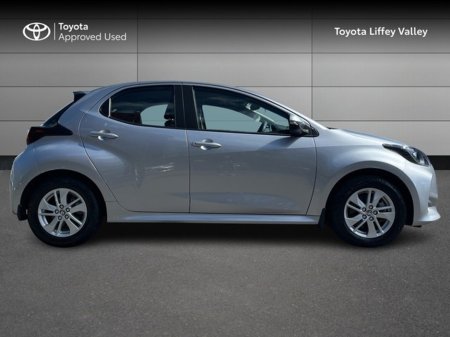 2023 Toyota Yaris - thumbnail 3