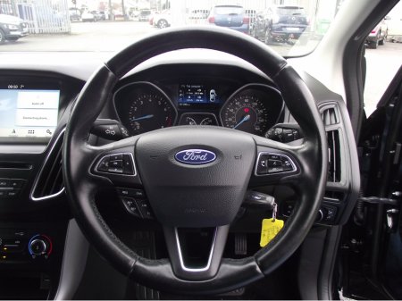 2018 Ford Focus - thumbnail 4