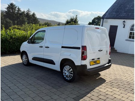 2022 Peugeot Partner PROFESSIONAL PREMIUM BLUEHDI L1 €14,635