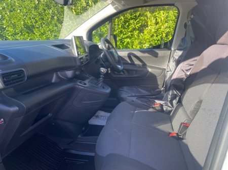 2025 Toyota Proace City SWB GX 100HP 650KGS €26,950 thumbnail