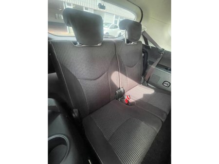 2014 Toyota Prius Alpha - thumbnail 10