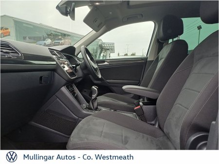 2024 Volkswagen Tiguan 2.0 TDI 150HP Elegance €42,950 thumbnail