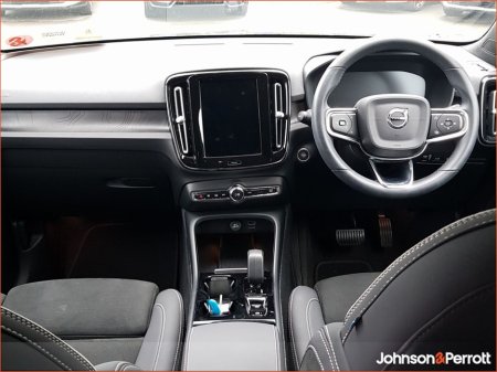 2023 Volvo XC40 - thumbnail 2