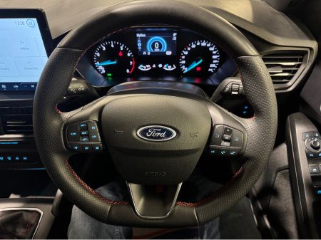 2025 Ford Focus ST-LINE 5DR 1.0T 125 MHEV €29,950 thumbnail