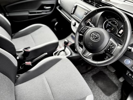 2020 Toyota Yaris - thumbnail 17