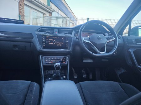 2023 Volkswagen Tiguan - thumbnail 11