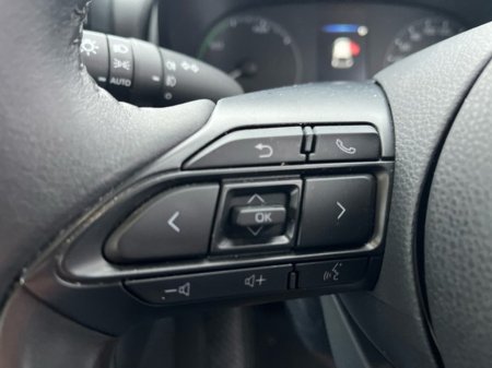 2025 Toyota Yaris - thumbnail 13