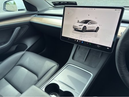 2022 Tesla Model 3 RWD MODEL 3 €23,950 thumbnail