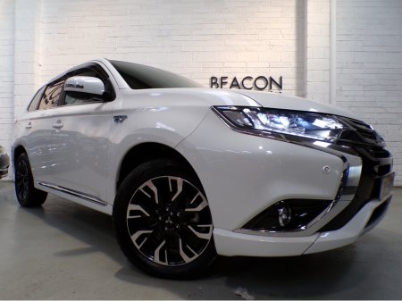 2019 Mitsubishi Outlander *2.4 AUTO HYBRID PLUG-IN*4X4*MITSUBISHI OUTLANDER*WINTER PACK*ELECTRIC HEATED LEATHER AND ALCANTARA SEATES*HEATED S-WHEEL*360 COLOUR CAMERA*PARKING SENSORS*FULL SAFETY PACK*ACTIVE BRAKING