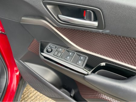 2019 Toyota C-HR 1.8 HYBRID AUTO LOW KM HIGH SPEC €20,950 thumbnail