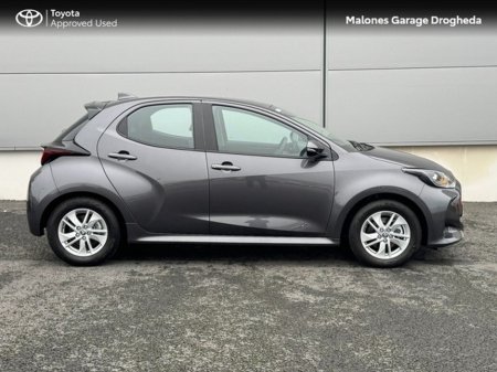 2025 Toyota Yaris - thumbnail 3