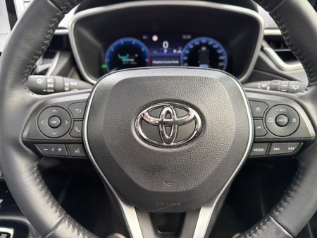 2024 Toyota Corolla Cross TOP SPEC SOL 1.8 HYBRID SOL PLUS EXTRAS // POWER TAILGATE // PAN ROOF // REAR CAMERA // APPLE CARPLAY/ANDROID AUTO // AIR CON // FULL WARRANTY €38,945 thumbnail