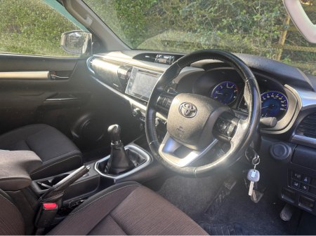 2018 Toyota Hilux - thumbnail 15