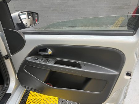 2015 Volkswagen up! - thumbnail 11