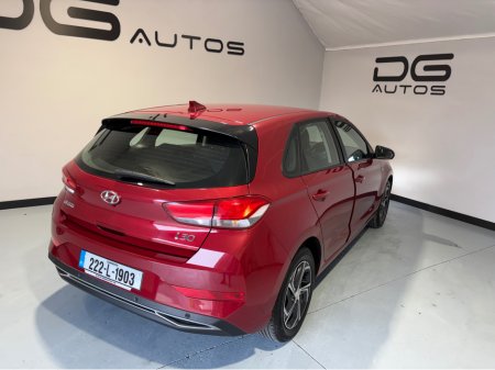 2022 Hyundai i30 SE CONNECT 120PS LOW KMS €17,900 thumbnail
