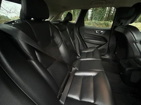 2020 Volvo XC60  €28,850 thumbnail