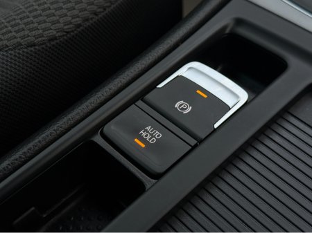 2017 Volkswagen Golf 172 REG NEW MODEL MK7.5 SAT NAV PACK PRIVACY GLASS-REVERSE CAMERA - NAVIGATION - CARPLAY - ANDROID AUTO - DISCOVER PRO €16,450 thumbnail