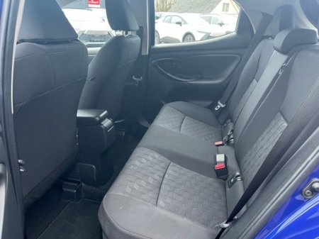 2024 Toyota Yaris FRESH SELECTION OF TRADE-INS YARIS HYBRID 1.5 LUNA €25,500 thumbnail