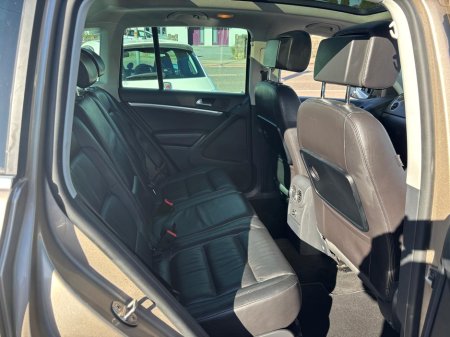 2015 Volkswagen Tiguan - view 4