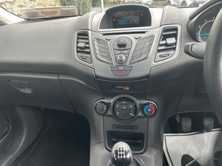 2013 Ford Fiesta - thumbnail 10