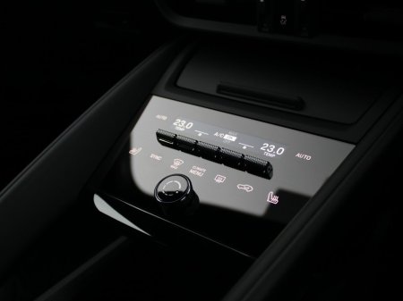 2025 Porsche Macan Electric €88,000 thumbnail