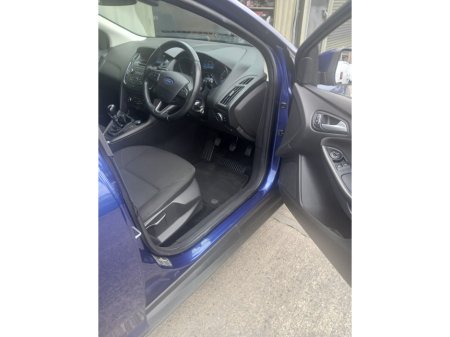 2016 Ford Focus - thumbnail 10