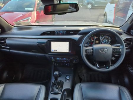2025 Toyota Hilux HILUX 2.8 INVINCIBLE €57,000 thumbnail