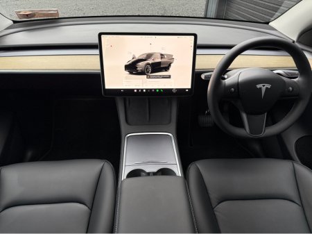 2022 Tesla Model Y LONG RANGE AWD €31,950 thumbnail