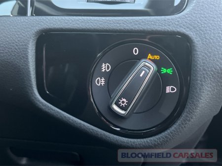 2017 Volkswagen Golf HIGHLINE , AUTO // LOW MILEAGE €17,950 thumbnail