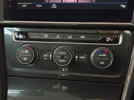 2019 Volkswagen Golf COMFORTLINE**TOUCHSCREEN MEDIA**APPLE CAR PLAY**REVERSE CAMERA**PARKING SENSORS**MULTIFUNCTIONAL STEERING WHEEL**CRUSIE CONTROL**DUAL CLIMATE**CLOTH SEATS**ELECTRIC WINDOWS**AIRCONDITIONING**ISOFIX** €19,495 thumbnail