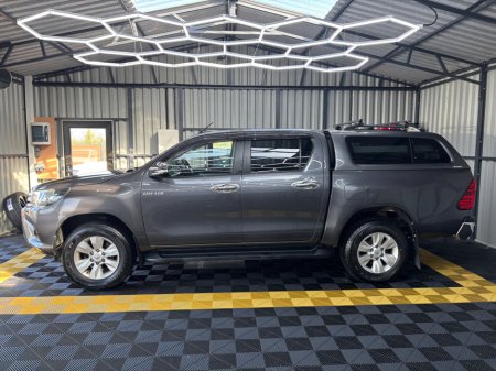 2016 Toyota Hilux - thumbnail 4