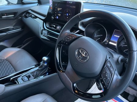 2023 Toyota C-HR 1.8 HYBRID SOL €26,950 thumbnail