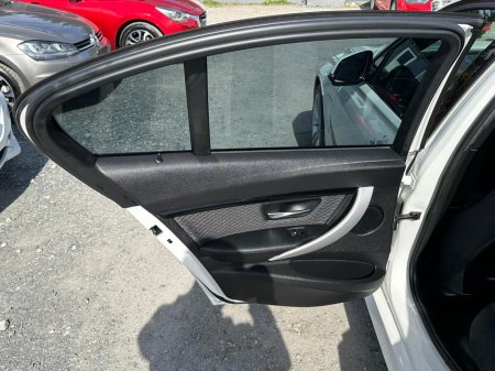 2017 BMW 3 Series - thumbnail 10