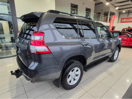 2016 Toyota Landcruiser - view 4