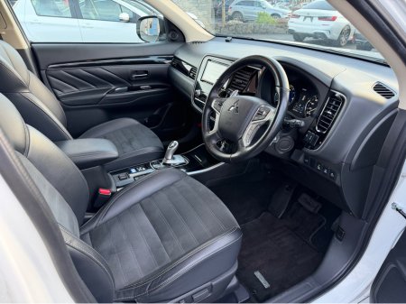 2020 Mitsubishi Outlander 4X4 Plug-in Hybrid - High Spec - Like New €24,750