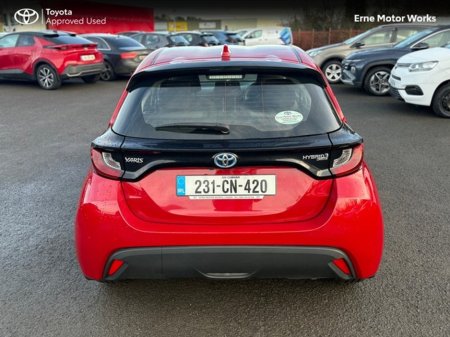 2023 Toyota Yaris 1.5 HYBRID LUNA 4DR AUTO €23,950 thumbnail