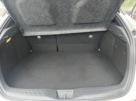 2020 Toyota C-HR 6AA-ZYX11 €24,000