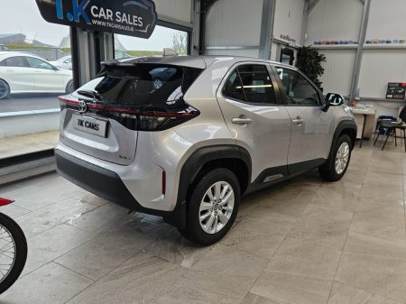 2025 Toyota Yaris Cross - thumbnail 3