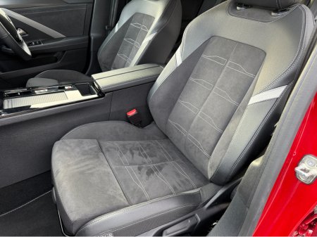 2024 Opel Astra 1.2 GS TURBO AUTO €24,450 thumbnail