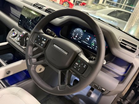 2025 Land Rover Defender X-DYNAMIC SE=HUGE SPEC//LIGHT INTERIOR//AS NEW=2 YEAR WARRANTY=TAILORED FINANCE PACKAGES AVAILABLE=TRADE IN'S WELCOME €104,995 thumbnail