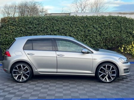 2016 Volkswagen Golf R-LINE PACK 1.2 TSI AUTO // FULL SERVICE HISTORY // NEW 19" ALLOYS // BLUETOOTH MUSIC €15,950 thumbnail